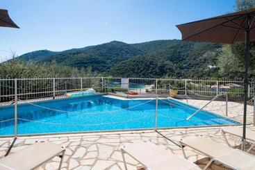 דירה Rouda Village