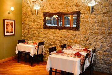 Altos Ushuaia Hotel & Resto