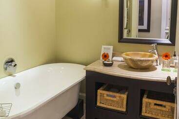 Auberge Hollandaise Guest House By Misty Blue Hotels