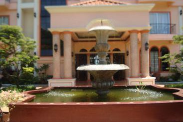 هتل Chateau Del Mar