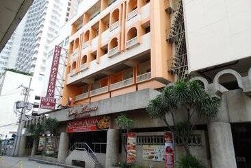 هتل Cherry Blossoms