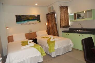 Hotel Cinfandel Suites