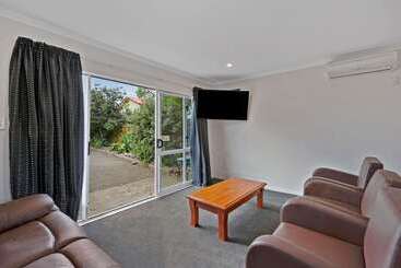 هتل Comfort Inn Westshore Beach