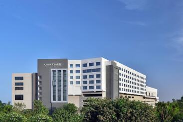 Отель Courtyard By Marriott Bhopal