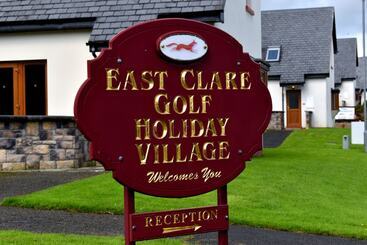호텔 East Clare Golf Village