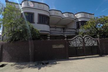Szálloda Pe Re Aristo Guesthouse