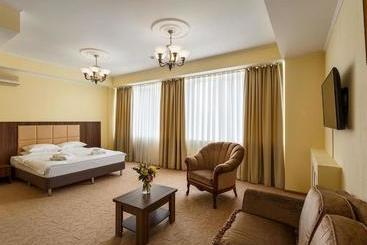 هتل Devon Medical & Spa