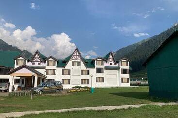 فندق Country Inn & Suites By Radisson, Sonamarg