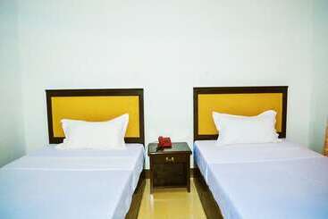 فندق Coconut Tree Village Beach Resort