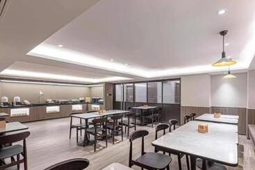 Hanting Hotel Nanjing Xiaohang Metro Station