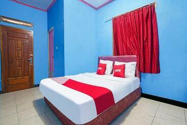 호텔 Oyo 90915 Eco Tourism Desa Cihanjuang Rahayu Ciwangun Indah Camp Villas