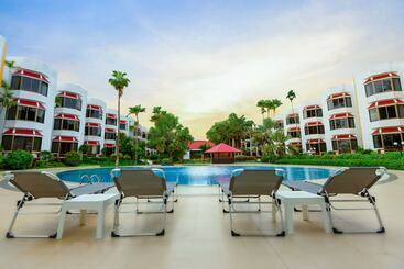 Hotel Rayong Palmaries Beach Resort