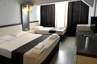 ホテル Roxx Royal