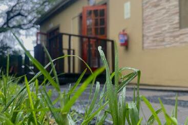 پانسیون The Brook Villa