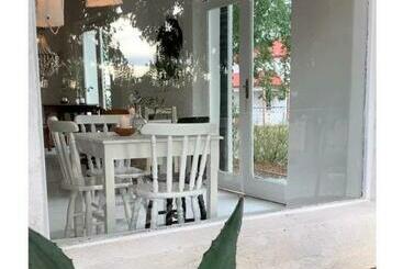 פנסיון The Richmond Café And Rooms