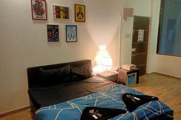 בית מלון כפרי Ivy Pali Studio Rooms , Dhokshet