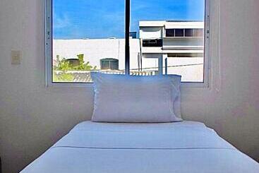 هتل Parque De Los Novios Inn