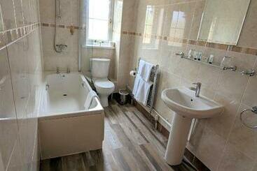 בית מלון כפרי The Lodge By Cefn Tilla