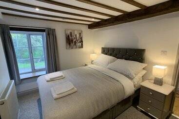 Swan House Tea Room And Bed & Breakfast