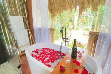 Отель Nuscaa Boutique Tree House & Spa