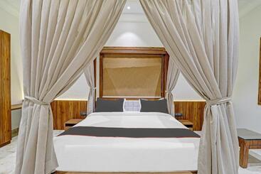 Hotel Ratna Vilas Palace