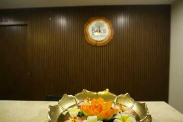 هتل The Oaks Comforts