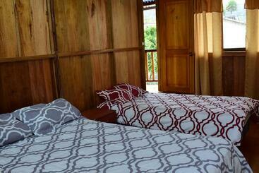 پانسیون Hostal Los Farolitos