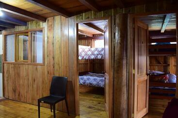 پانسیون Hostal Los Farolitos