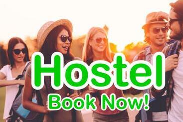 فندق صغير Airport Bunk House Free   Wifi   Parking   Coffee  Long Term Welcome