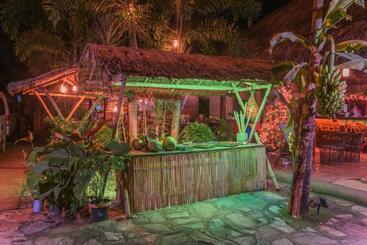 Отель Acacia Tree Garden