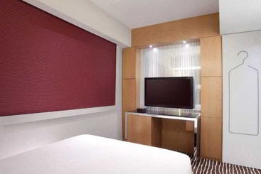 Отель Butterfly On Victoria