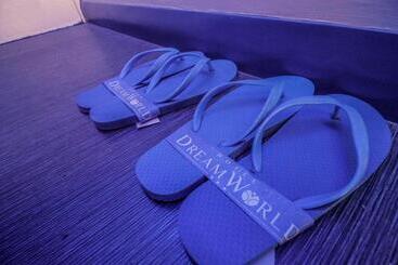 בית מלון כפרי Dream World Araneta Cubao