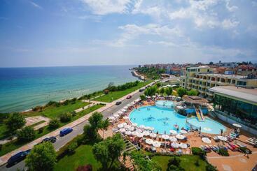فندق Perla Beach Luxury All Inclusive & Free Beach Access