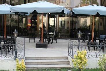 בית מלון כפרי Sheki Saray