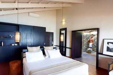 בית מלון כפרי Tadrai Island Resort