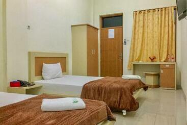 בית מלון כפרי Denpasar Parepare