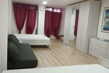 بنسيون Ampia Camera Con Bagno Privato Seminterrato A 80 Metri Dal Lago