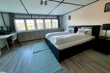 בית מלון כפרי Krone Wolfhalden