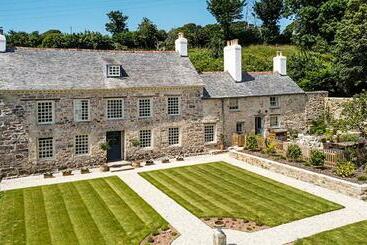 Cusgarne Manor Boutique B&b   Adults Only