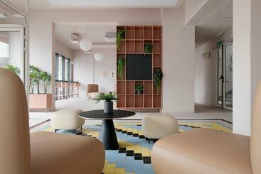 هاستل Hugo Apartment