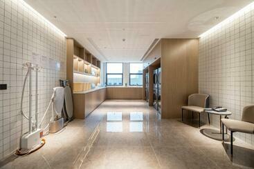 Atour Hotel Nanjing Dongshan Cars 4s Park