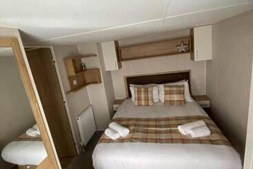 هتل Gulliver S Valley, M1, Jct 31