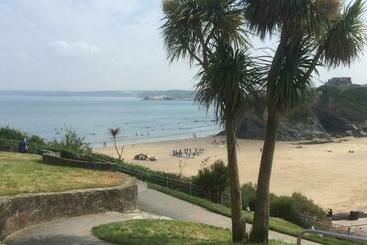 هاستل Palace Surf Lodge