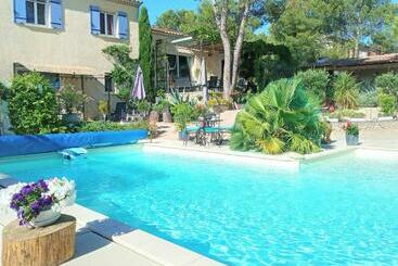 تختخواب و صبحانه Les Coronilles