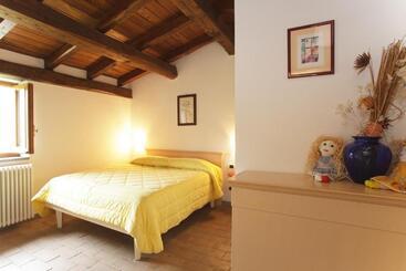 בית מלון כפרי I Due Ghiri Cinque Terre  Organic Food And Wine