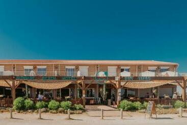 هتل Sunrise Beach