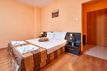 פנסיון Guest House Oasis