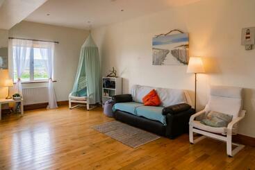 تختخواب و صبحانه Aran Walkers Lodge