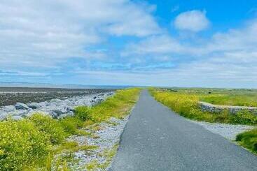 مبيت وإفطار Cedar Lodge Accommodation H91 Cf9d