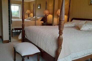 تختخواب و صبحانه Cloghan Lodge
